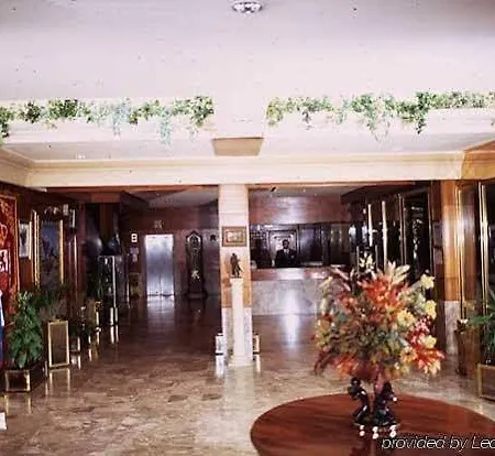 Puerta De Segovia Otel