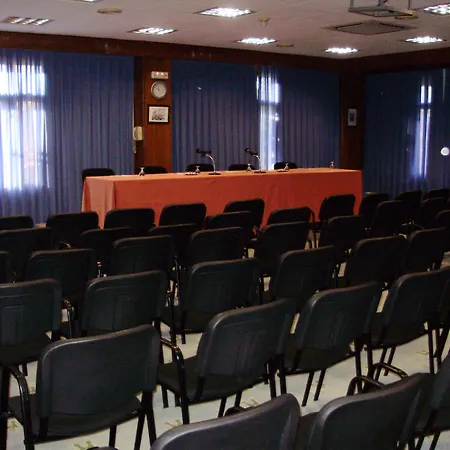 Otel Puerta De Segovia 4*
