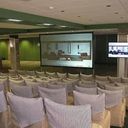 Otel Puerta De Segovia 4*