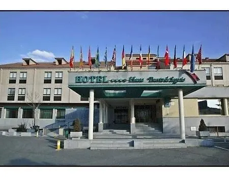 Puerta De Segovia Otel La Lastrilla